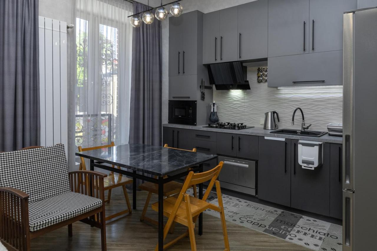Old Town Italian Courtyard Apartment