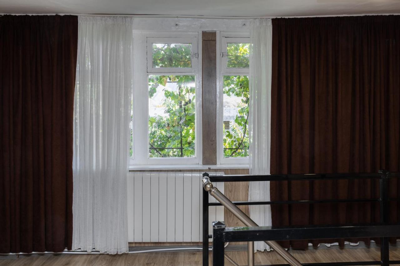 Old Town Italian Courtyard Apartment *