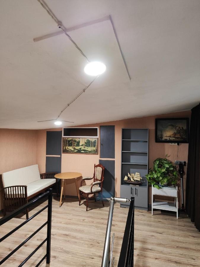 Old Town Italian Courtyard Apartment *